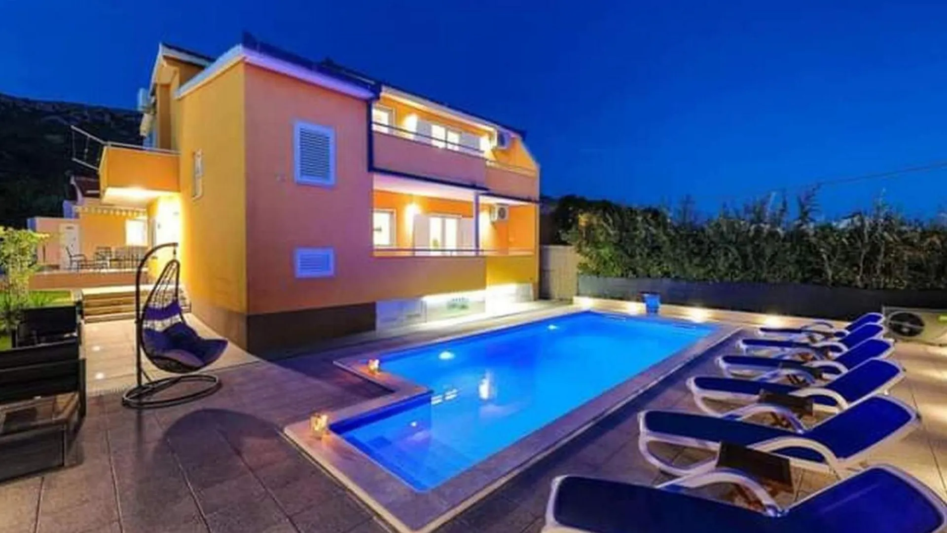 Kastel Luksic Scenic Villa With Pool Kastela