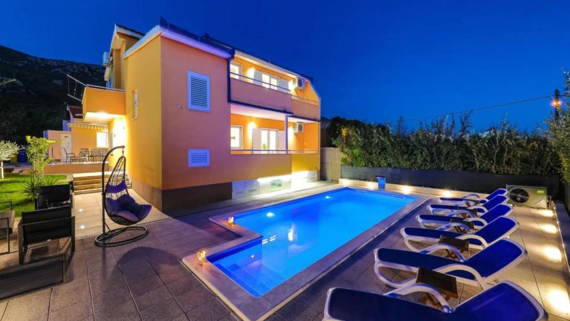 Kastel Luksic Scenic Villa With Pool Kastela