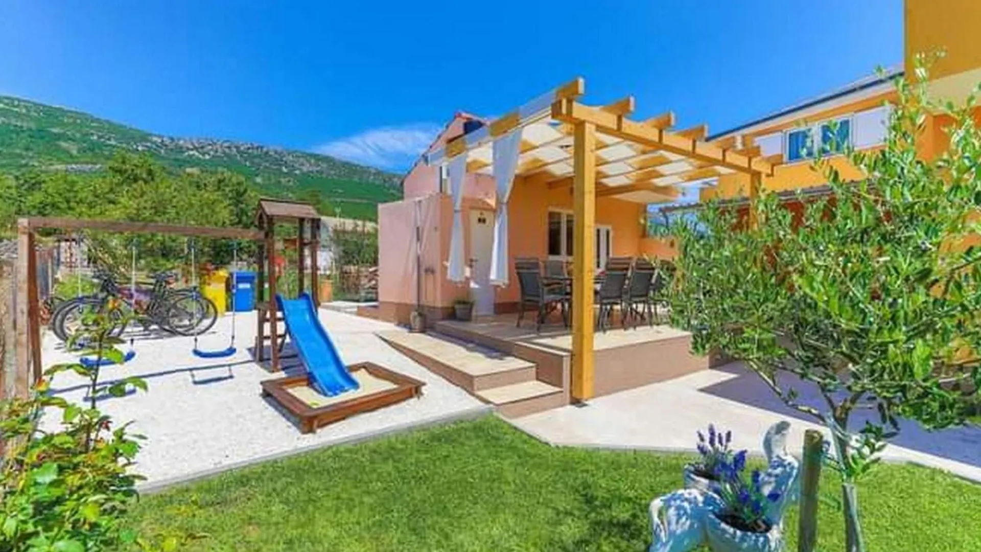 Kastel Luksic Scenic Villa With Pool Kastela