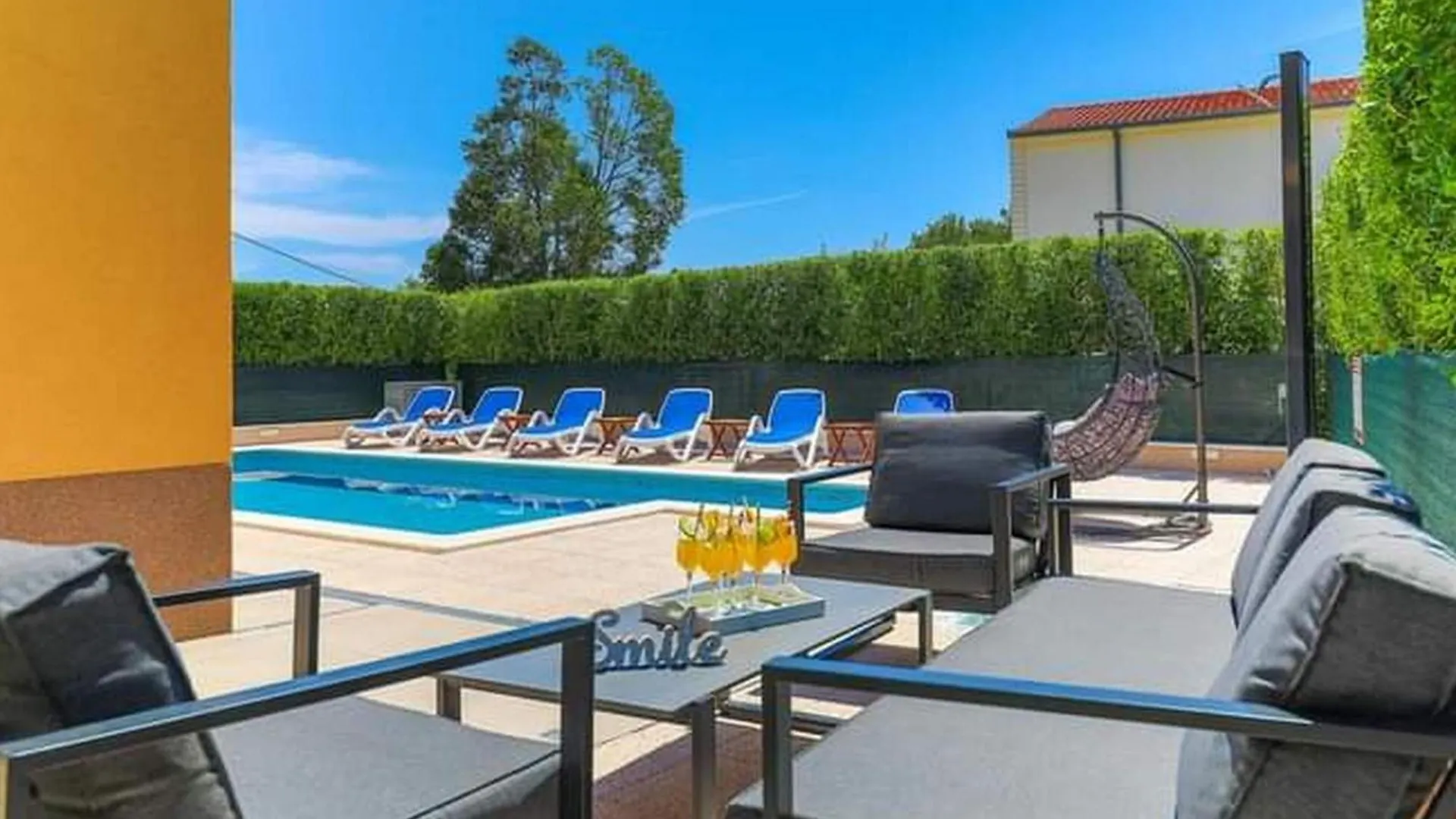 Kastel Luksic Scenic Villa With Pool Kastela