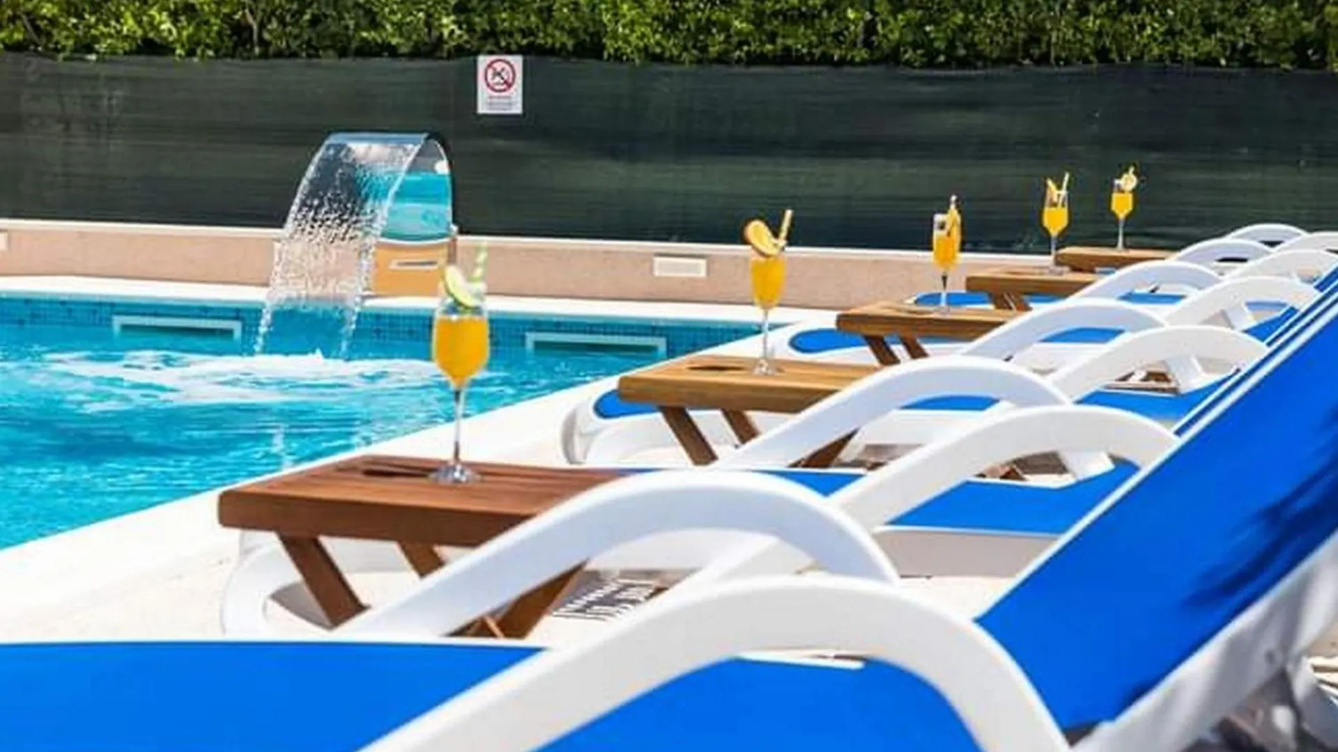 Kastel Luksic Scenic Villa With Pool Kastela