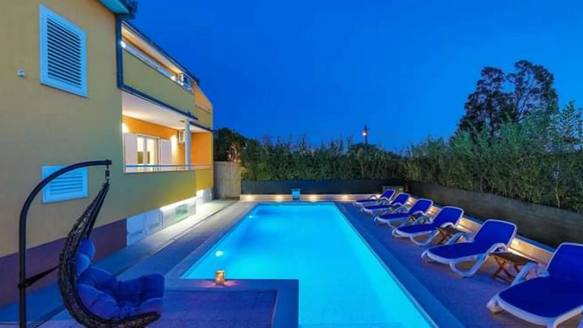 Kastel Luksic Scenic Villa With Pool Kastela