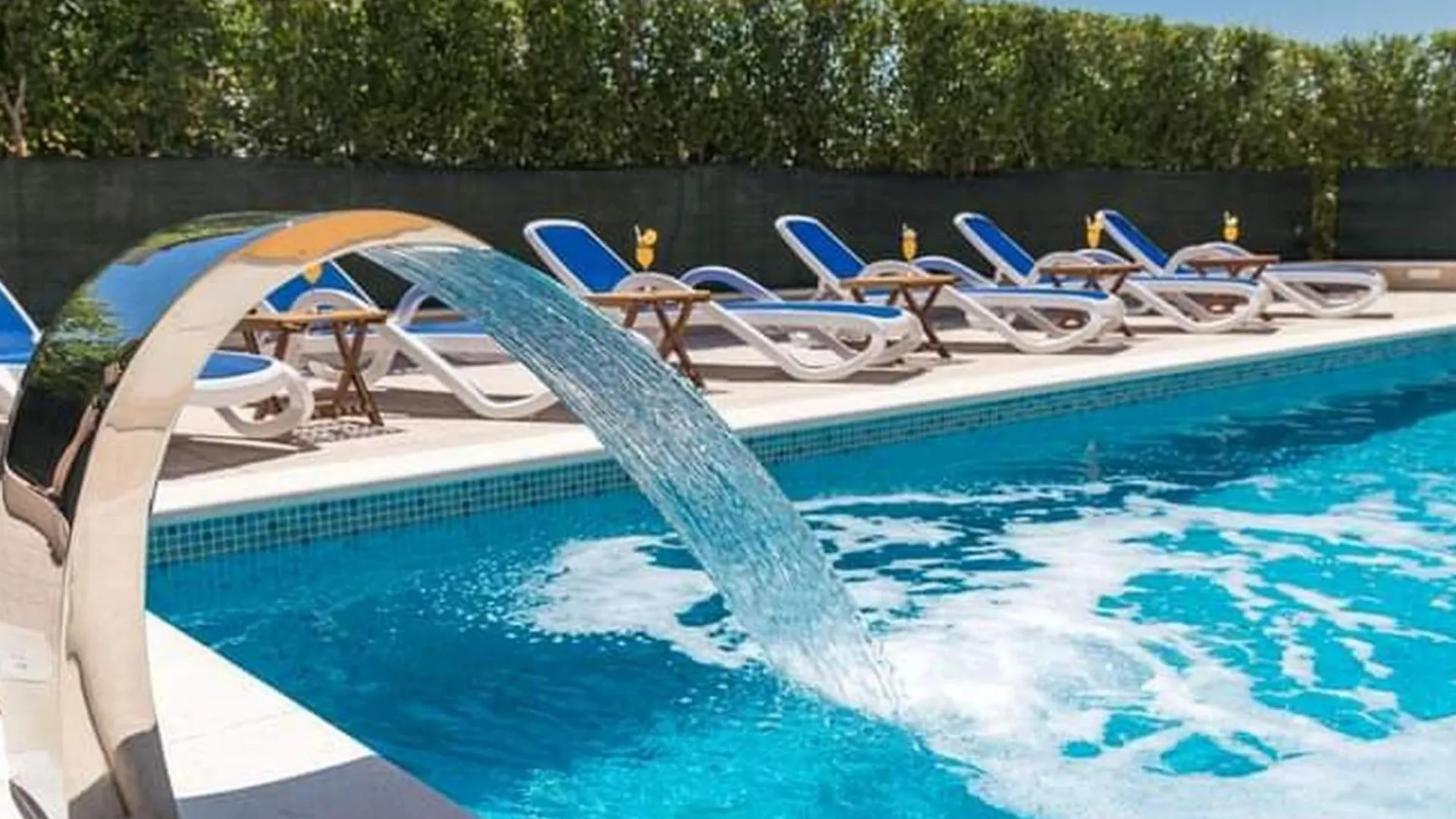 Kastel Luksic Scenic Villa With Pool Kastela